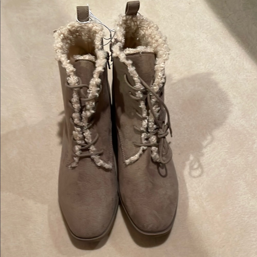 NEW Kenneth Cole Reaction Cozy Tan Women's Sherpa Bootie in size 10